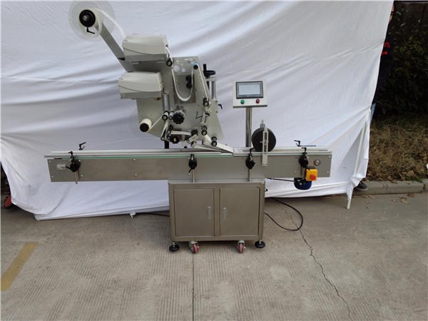 Automatische sticker vliegtuig etiketteermachine voor platte fles 