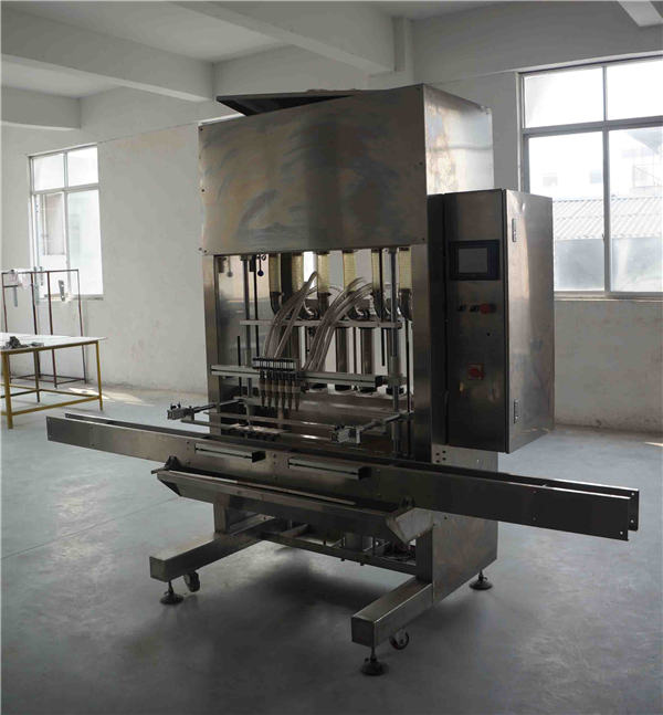 Machine voor het vullen van flessen met etherische olie